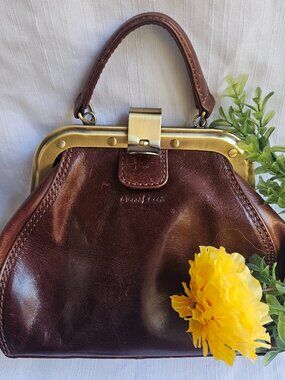 Enjoy the Italian Craftsmanship of This Gianni Conti “Doctor Style” Purse